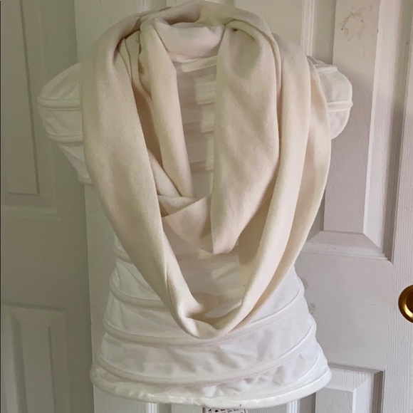 Cream old navy infinity scarf - Picture 1 of 2
